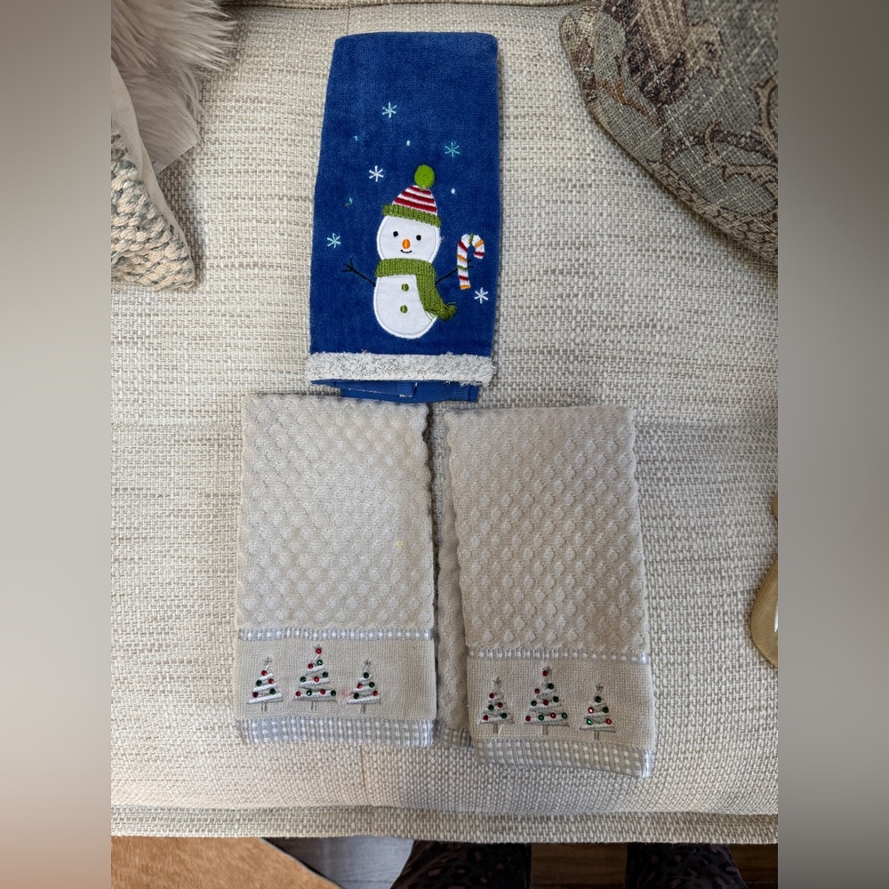Holiday Finger Tip Towels